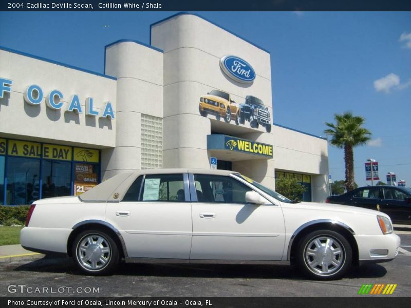 Cotillion White / Shale 2004 Cadillac DeVille Sedan