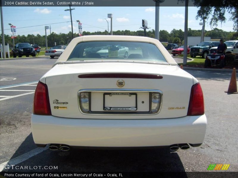 Cotillion White / Shale 2004 Cadillac DeVille Sedan