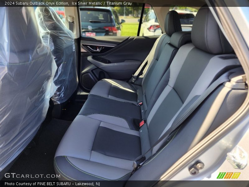 Ice Silver Metallic / Titanium Gray 2024 Subaru Outback Onyx Edition