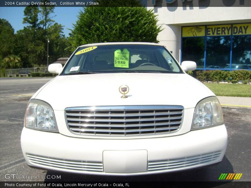Cotillion White / Shale 2004 Cadillac DeVille Sedan