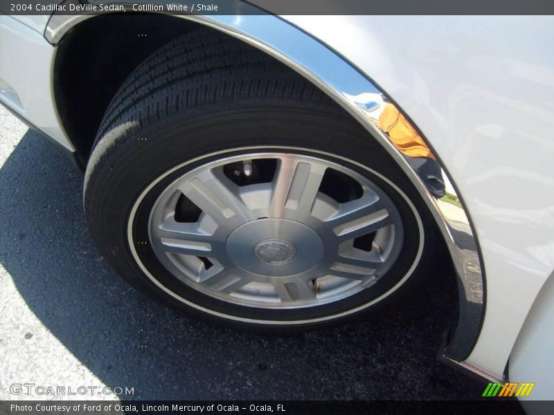 Cotillion White / Shale 2004 Cadillac DeVille Sedan