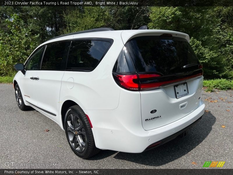 Bright White / Black/Alloy 2023 Chrysler Pacifica Touring L Road Tripper AWD
