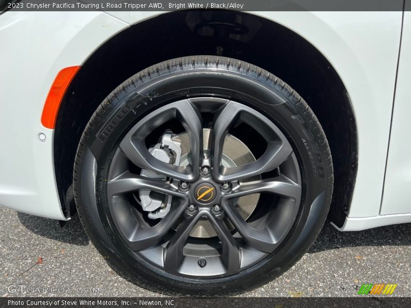  2023 Pacifica Touring L Road Tripper AWD Wheel