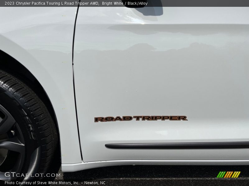  2023 Pacifica Touring L Road Tripper AWD Logo