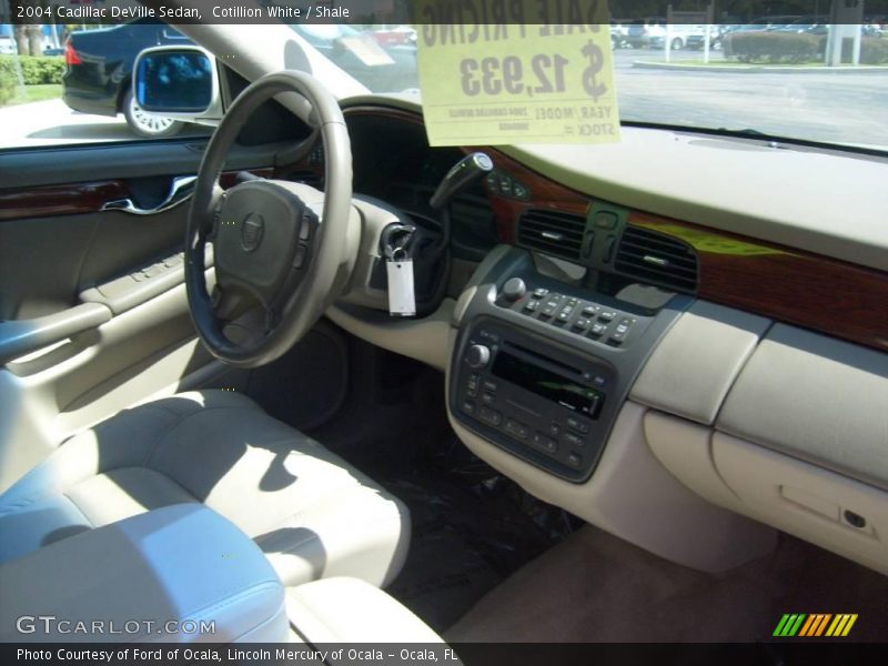 Cotillion White / Shale 2004 Cadillac DeVille Sedan