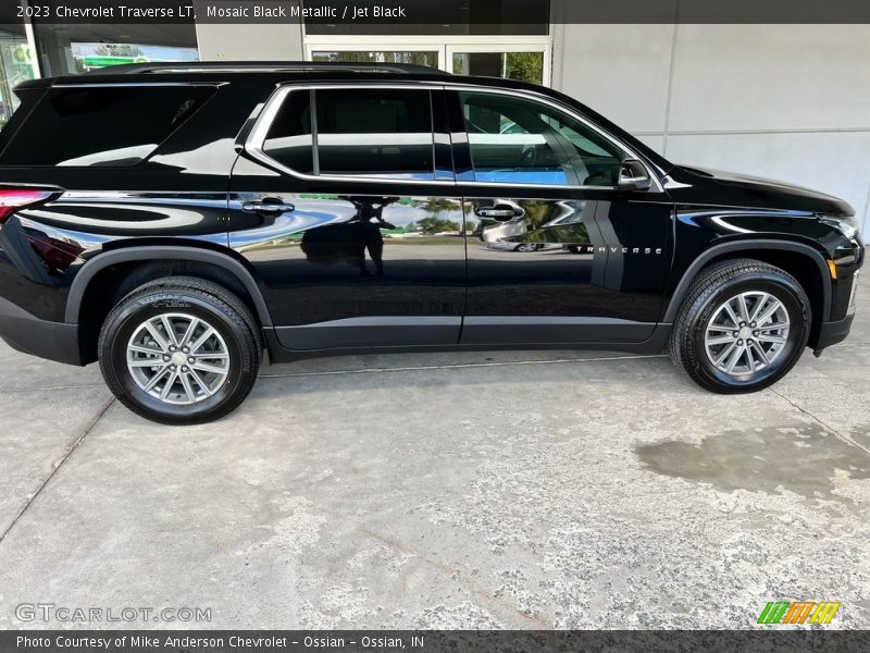 Mosaic Black Metallic / Jet Black 2023 Chevrolet Traverse LT
