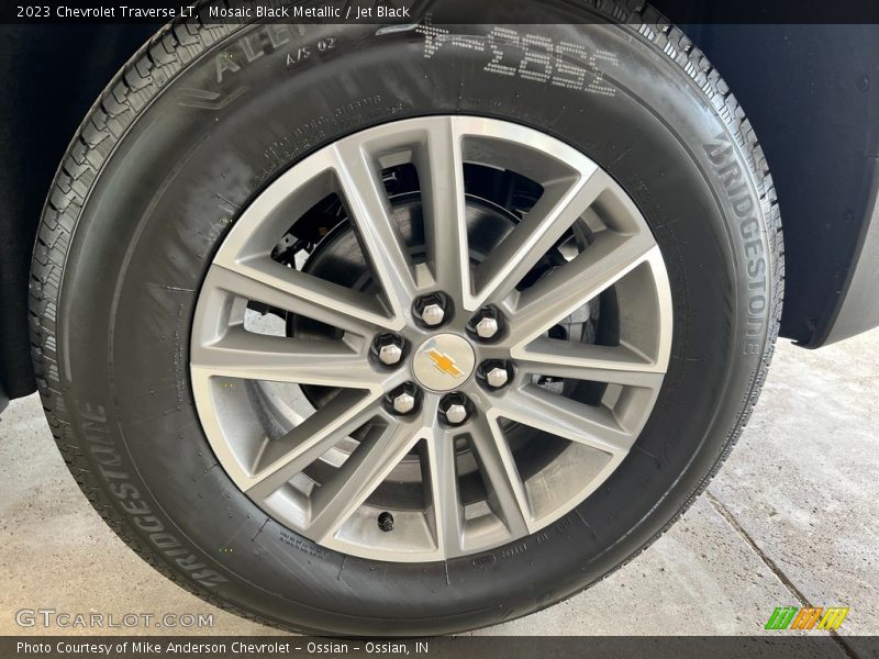Mosaic Black Metallic / Jet Black 2023 Chevrolet Traverse LT