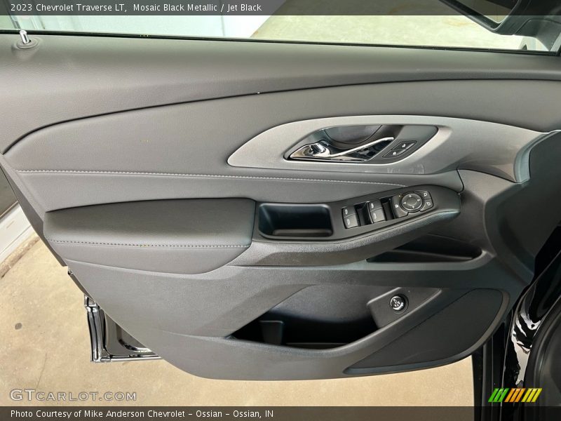 Mosaic Black Metallic / Jet Black 2023 Chevrolet Traverse LT