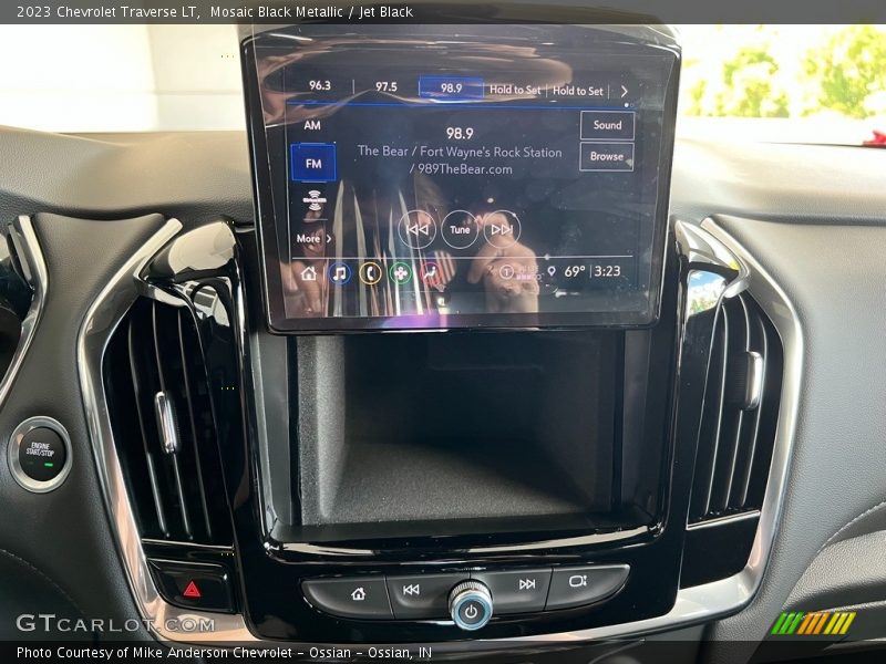 Mosaic Black Metallic / Jet Black 2023 Chevrolet Traverse LT