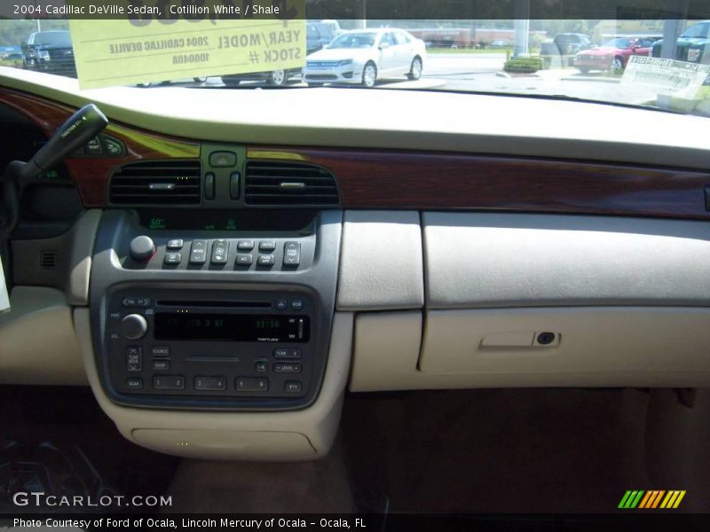 Cotillion White / Shale 2004 Cadillac DeVille Sedan
