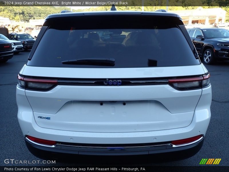 Bright White / Wicker Beige/Global Black 2024 Jeep Grand Cherokee 4XE