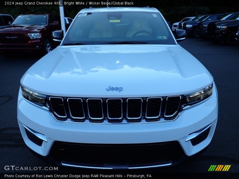 Bright White / Wicker Beige/Global Black 2024 Jeep Grand Cherokee 4XE