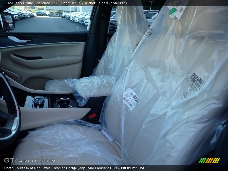 Bright White / Wicker Beige/Global Black 2024 Jeep Grand Cherokee 4XE