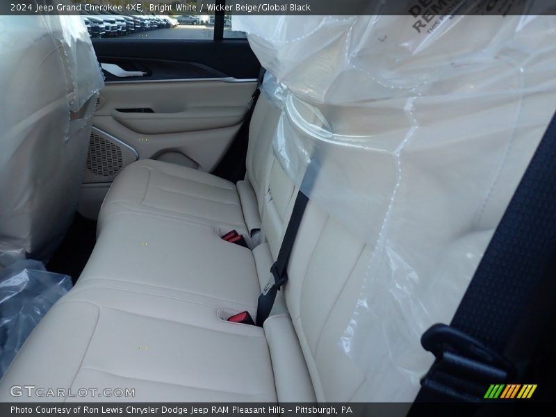 Bright White / Wicker Beige/Global Black 2024 Jeep Grand Cherokee 4XE