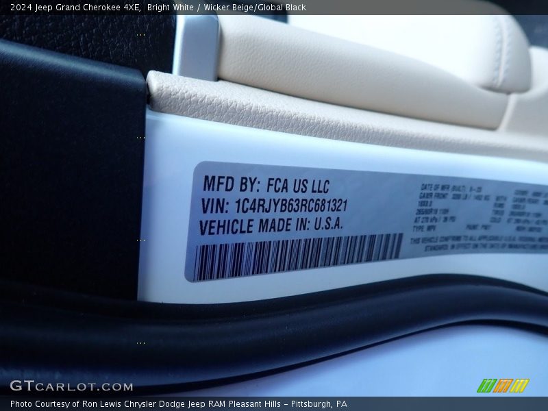 Bright White / Wicker Beige/Global Black 2024 Jeep Grand Cherokee 4XE