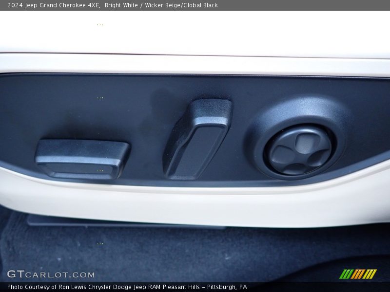 Bright White / Wicker Beige/Global Black 2024 Jeep Grand Cherokee 4XE