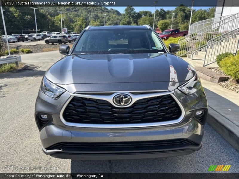 Magnetic Gray Metallic / Graphite 2023 Toyota Highlander XLE