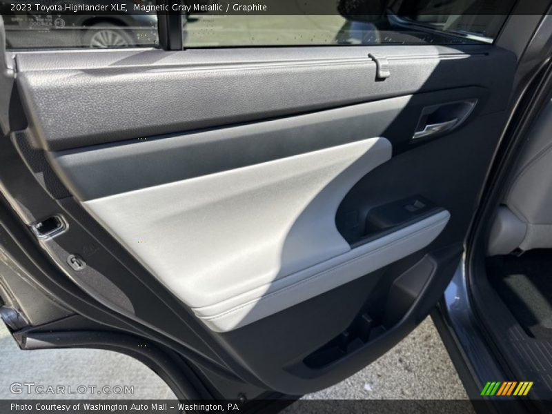 Magnetic Gray Metallic / Graphite 2023 Toyota Highlander XLE