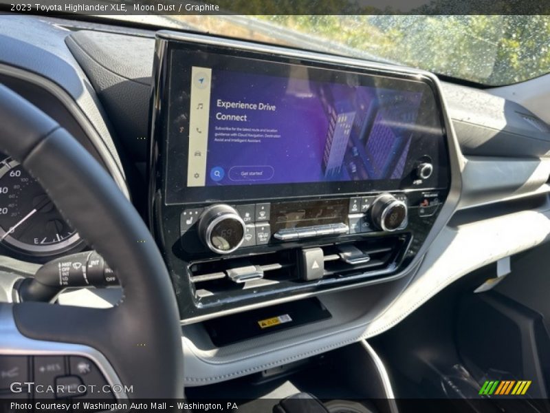 Moon Dust / Graphite 2023 Toyota Highlander XLE
