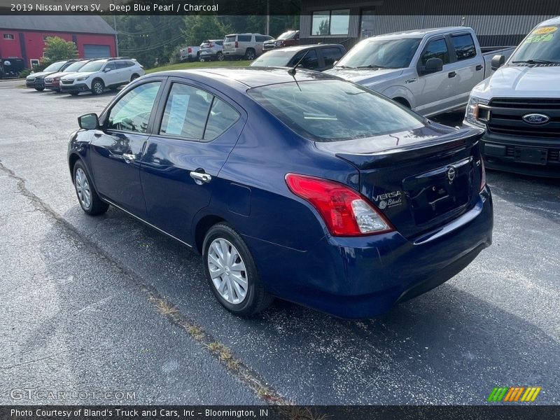 Deep Blue Pearl / Charcoal 2019 Nissan Versa SV