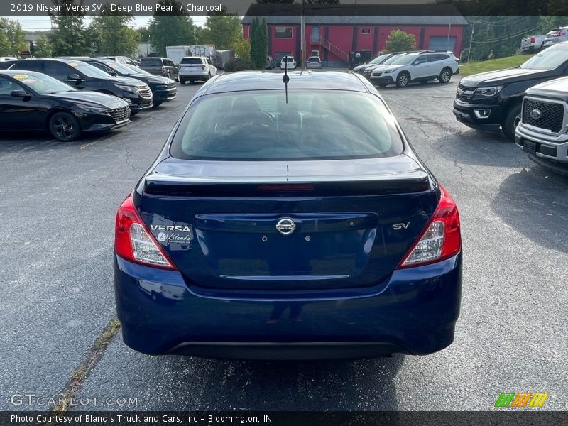 Deep Blue Pearl / Charcoal 2019 Nissan Versa SV