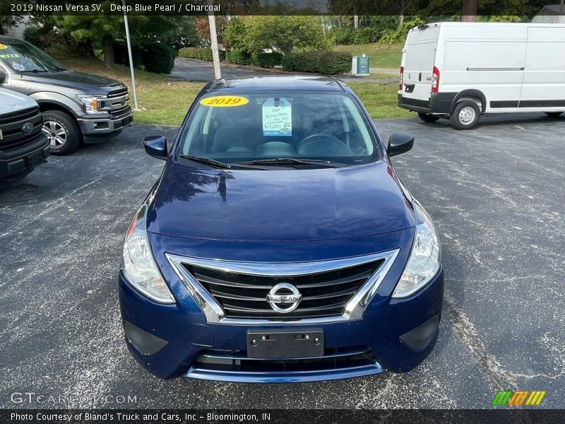 Deep Blue Pearl / Charcoal 2019 Nissan Versa SV