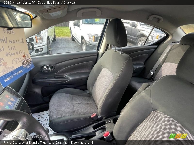 Deep Blue Pearl / Charcoal 2019 Nissan Versa SV