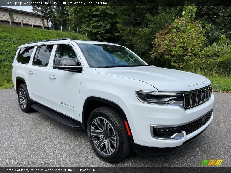 Front 3/4 View of 2023 Wagoneer L Base 4x4