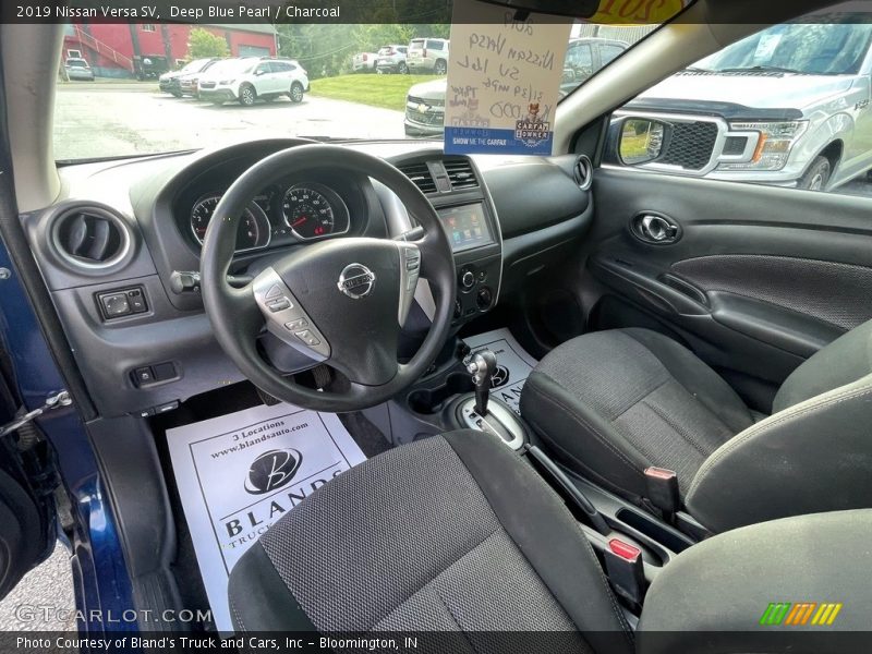 Deep Blue Pearl / Charcoal 2019 Nissan Versa SV