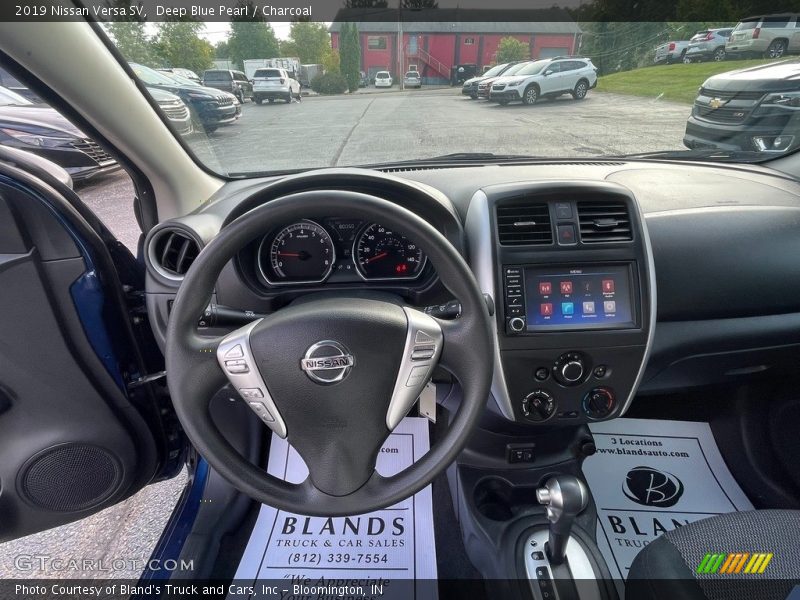 Deep Blue Pearl / Charcoal 2019 Nissan Versa SV