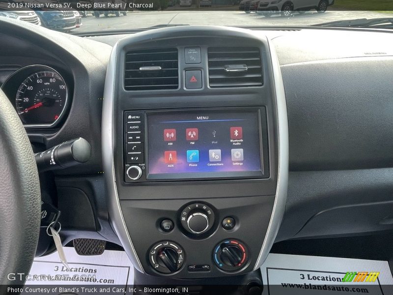 Deep Blue Pearl / Charcoal 2019 Nissan Versa SV