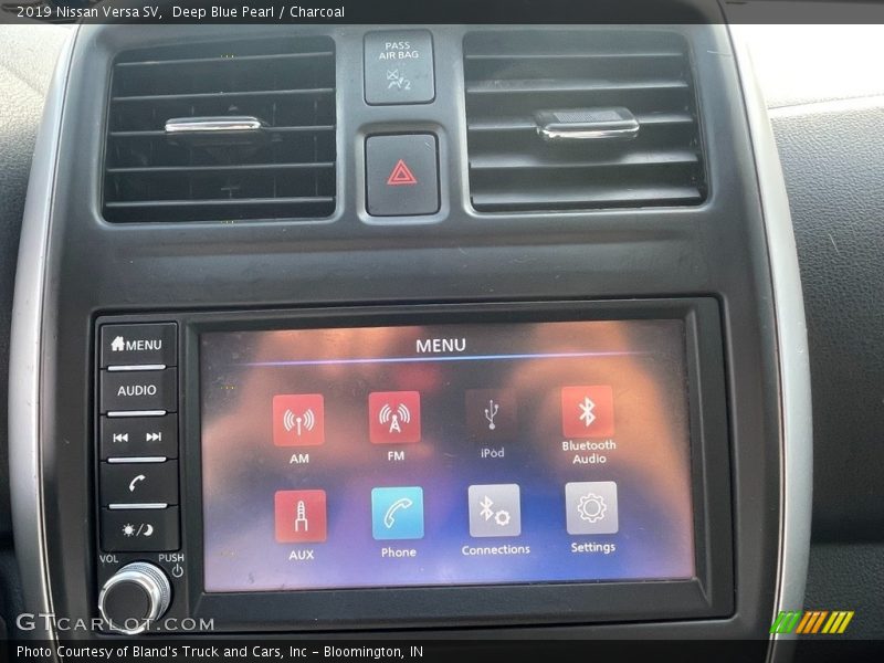 Deep Blue Pearl / Charcoal 2019 Nissan Versa SV