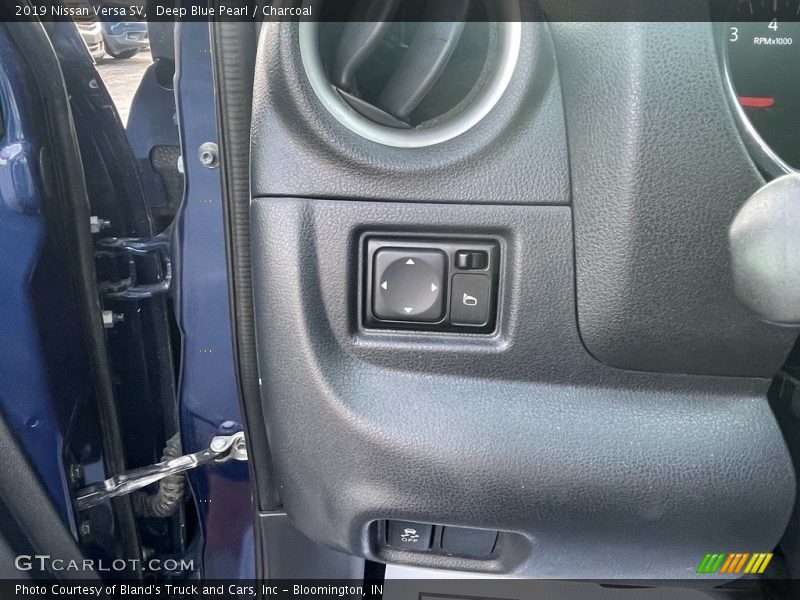 Deep Blue Pearl / Charcoal 2019 Nissan Versa SV