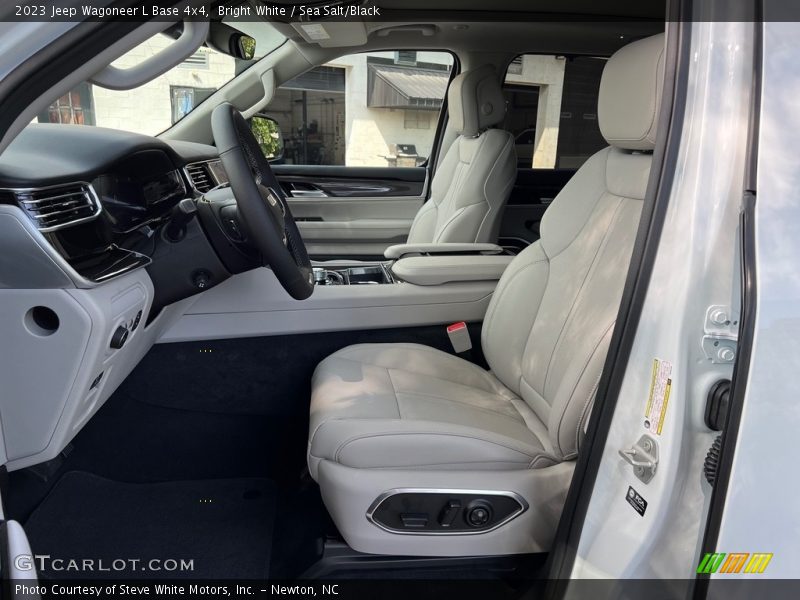  2023 Wagoneer L Base 4x4 Sea Salt/Black Interior