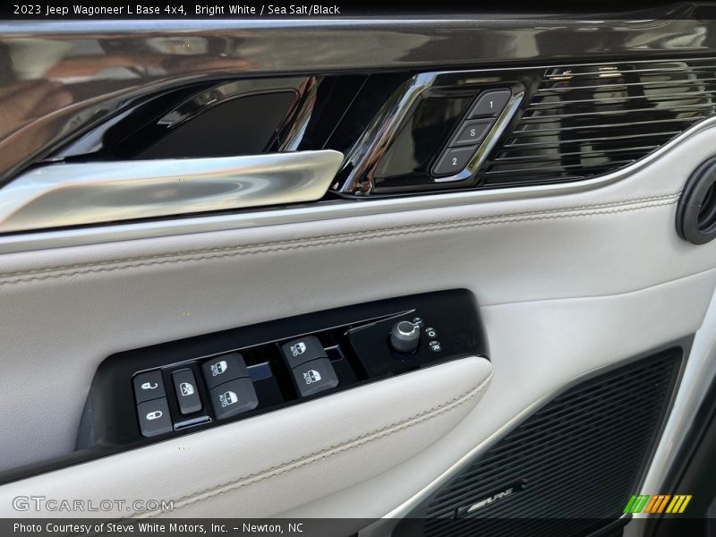 Door Panel of 2023 Wagoneer L Base 4x4