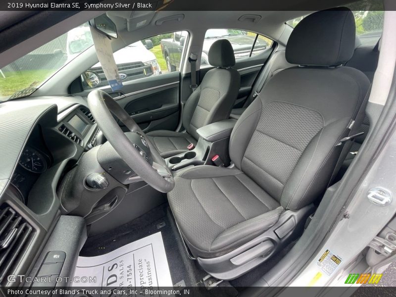 Symphony Silver / Black 2019 Hyundai Elantra SE