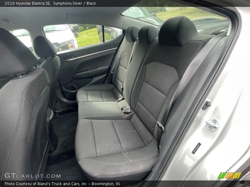 Symphony Silver / Black 2019 Hyundai Elantra SE