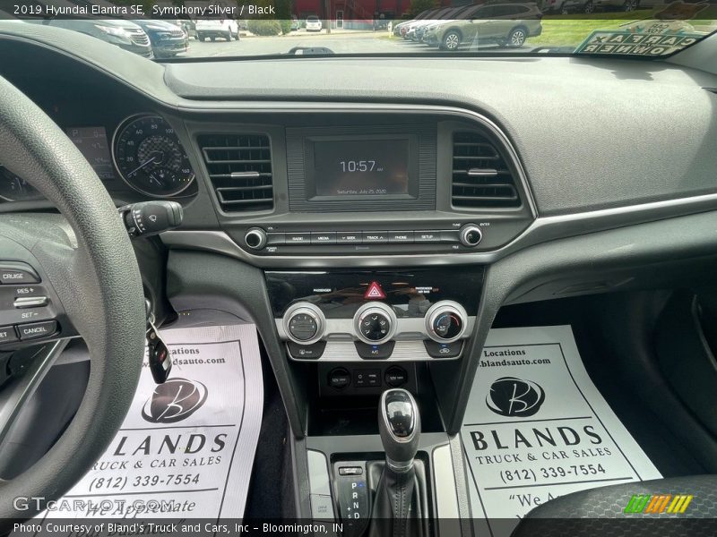 Symphony Silver / Black 2019 Hyundai Elantra SE