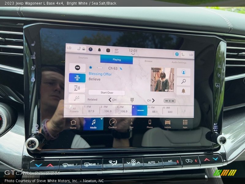 Controls of 2023 Wagoneer L Base 4x4