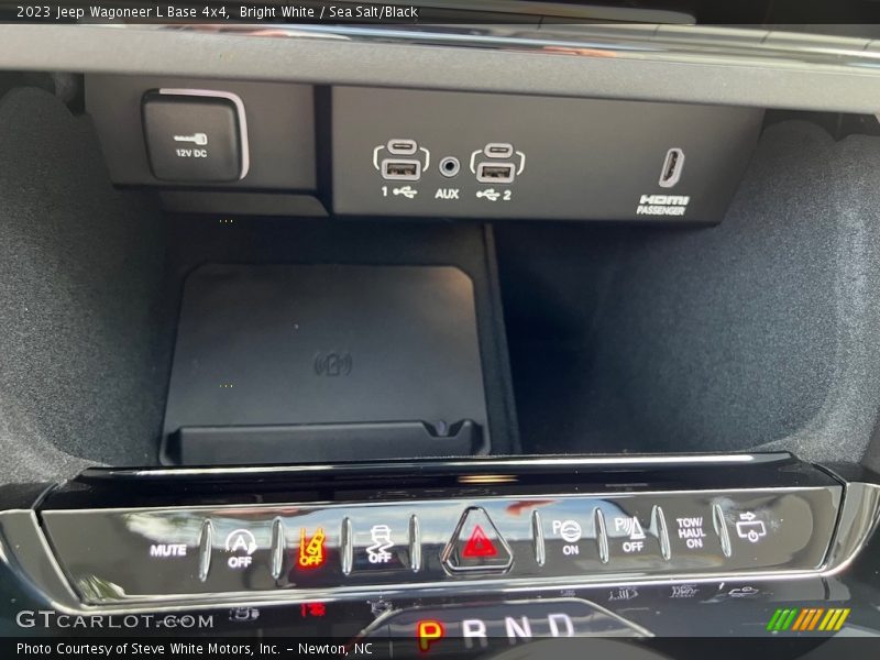 Bright White / Sea Salt/Black 2023 Jeep Wagoneer L Base 4x4