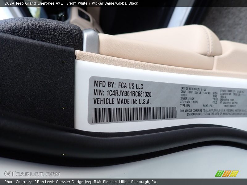 Bright White / Wicker Beige/Global Black 2024 Jeep Grand Cherokee 4XE