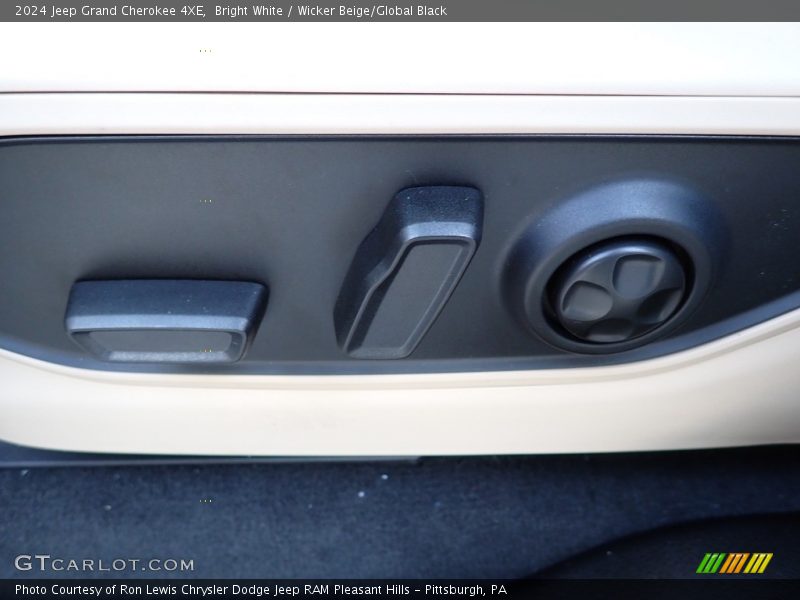 Bright White / Wicker Beige/Global Black 2024 Jeep Grand Cherokee 4XE