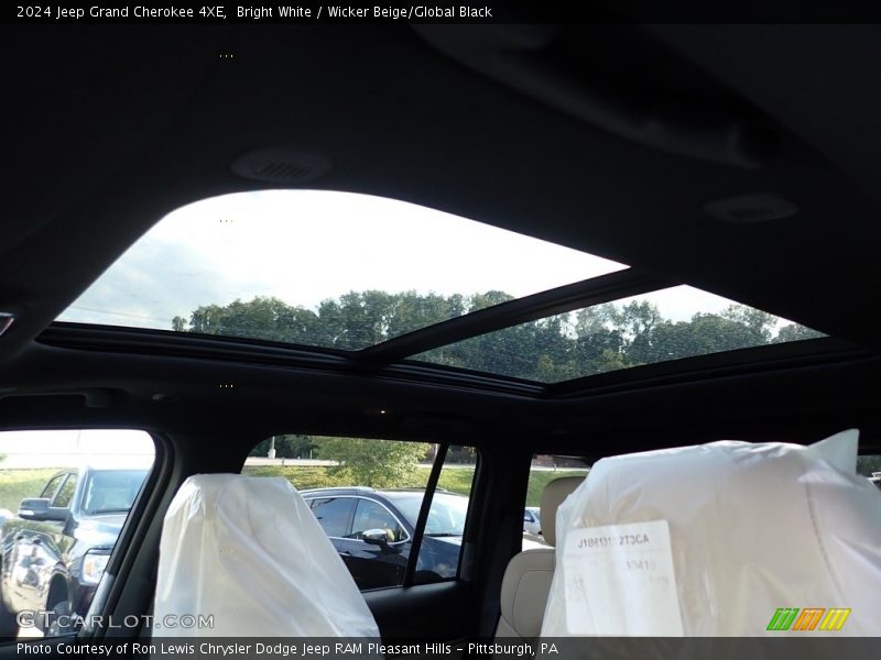 Bright White / Wicker Beige/Global Black 2024 Jeep Grand Cherokee 4XE