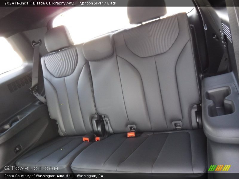 Typhoon Silver / Black 2024 Hyundai Palisade Calligraphy AWD
