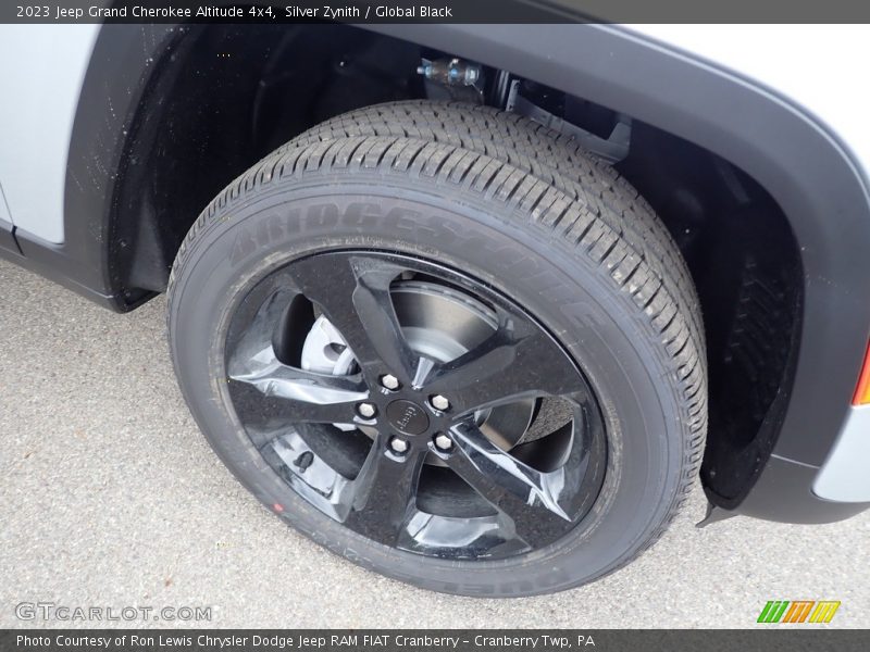 Silver Zynith / Global Black 2023 Jeep Grand Cherokee Altitude 4x4