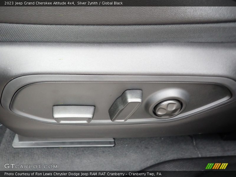 Silver Zynith / Global Black 2023 Jeep Grand Cherokee Altitude 4x4
