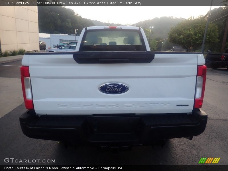Oxford White / Medium Earth Gray 2017 Ford F250 Super Duty XL Crew Cab 4x4