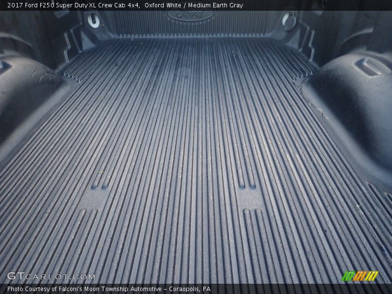 Oxford White / Medium Earth Gray 2017 Ford F250 Super Duty XL Crew Cab 4x4
