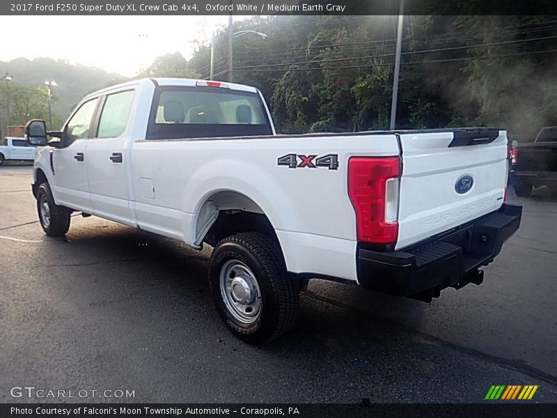 Oxford White / Medium Earth Gray 2017 Ford F250 Super Duty XL Crew Cab 4x4