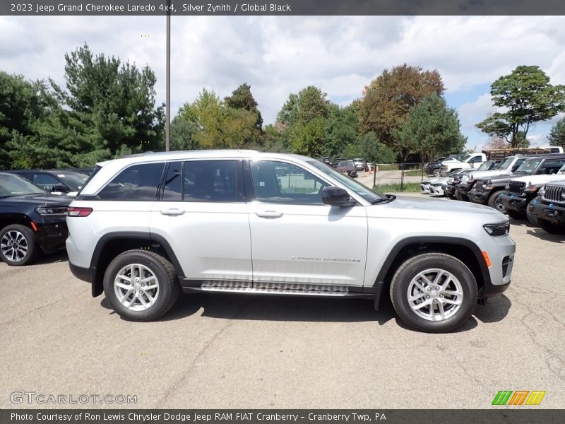 Silver Zynith / Global Black 2023 Jeep Grand Cherokee Laredo 4x4